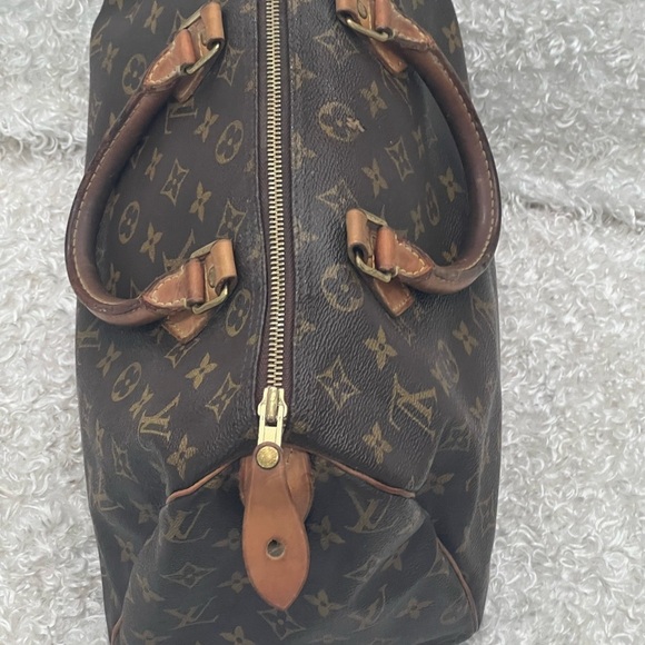 Louis Vuitton Vuitton Monogram Speedy - Picture 9 of 16